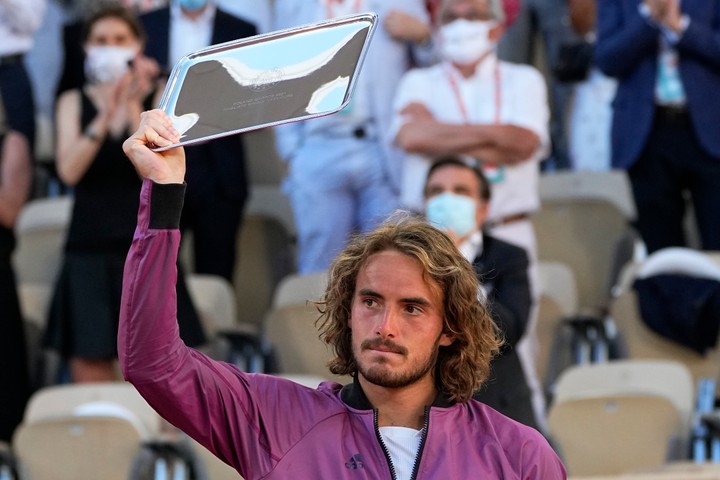 Tsitsipas vo finále bojoval nielen s Djokovičom
